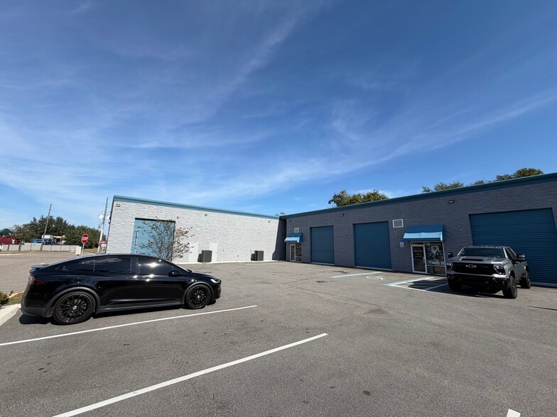 More Photos Of 1445 Hamlin Ave, Saint Cloud Light Distribution For Lease