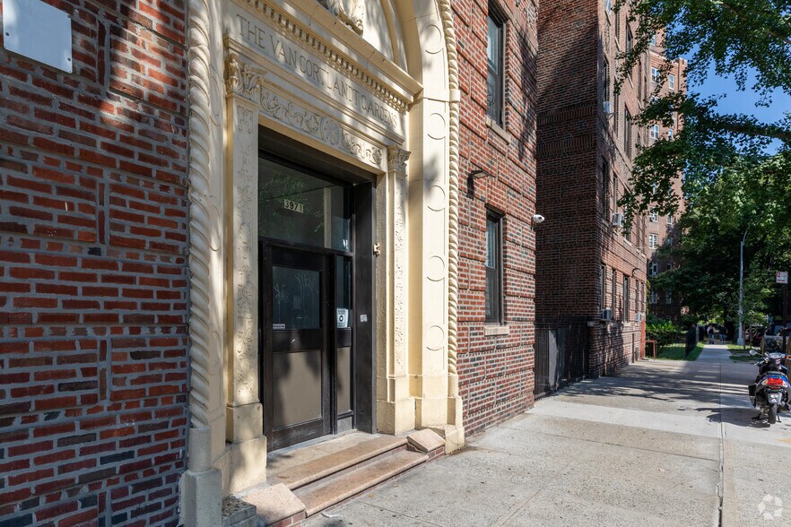 More Photos Of 3971 Gouverneur Ave, Bronx Apartments For Sale
