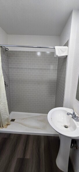 More Photos Of 2128 State Highway 58 Business Route E, Mojave Hotel For Sale