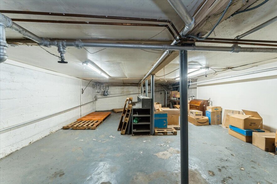 More Photos Of 13210 Hillside Ave, Richmond Hill Storefront Retail Office For Sale