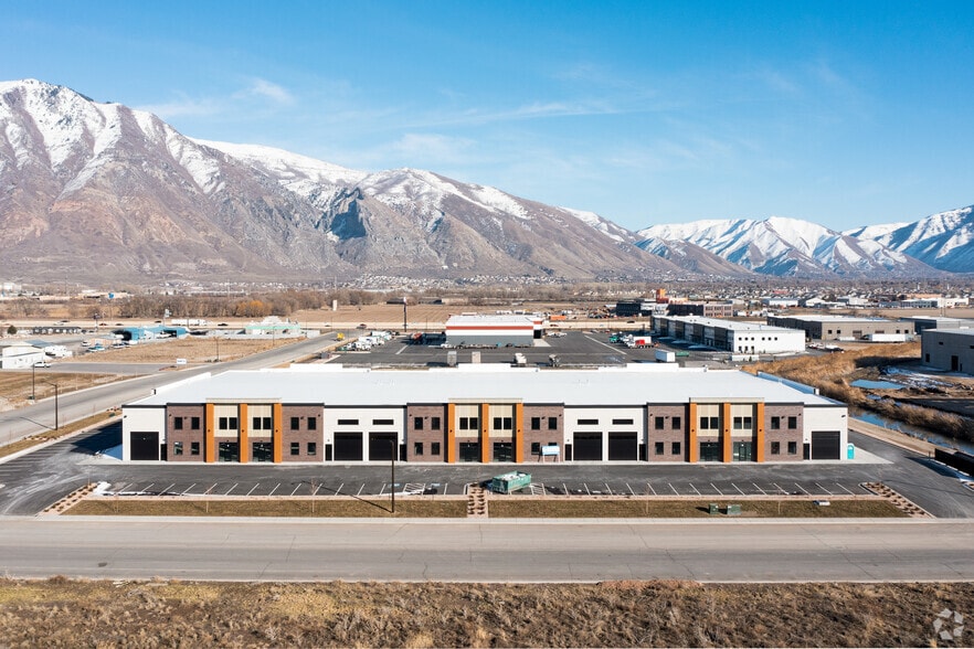 More Photos Of 752 2250 West, Springville Warehouse For Lease