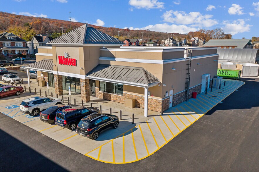 More Photos Of 10 Bernville Rd, Robesonia Convenience Store For Sale