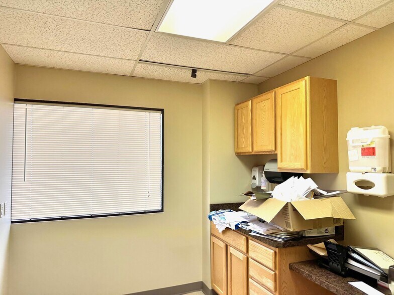 More Photos Of 901 Lincolnway, La Porte Medical For Sale