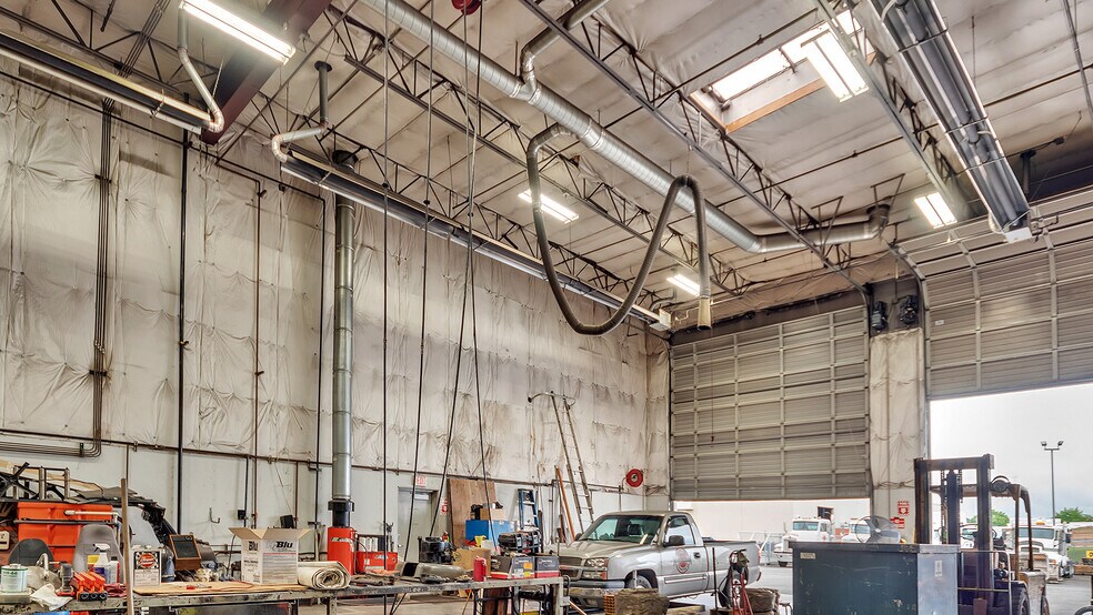 More Photos Of 7025 N Leadbetter Rd, Portland Service For Lease