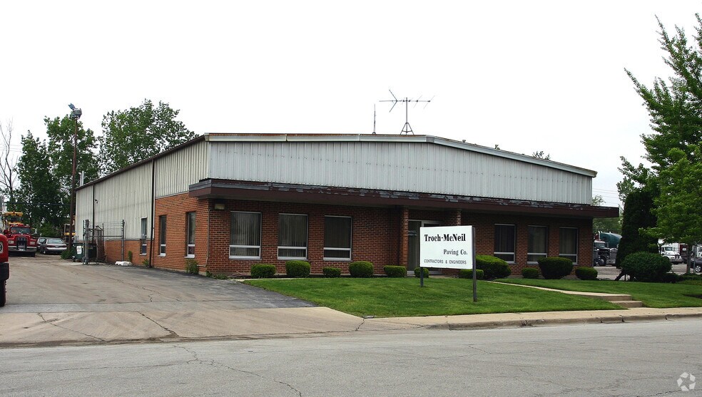 More Photos Of 2425 Pan Am Blvd, Elk Grove Village Warehouse For Sale