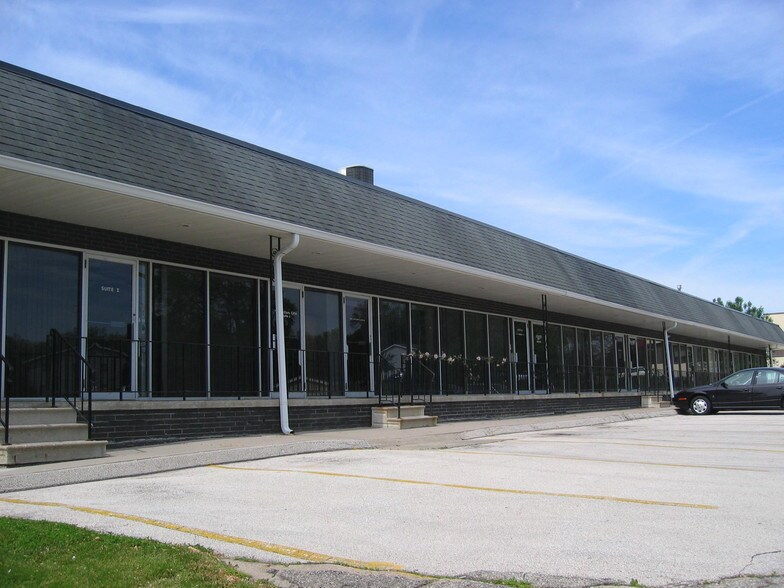 More Photos Of 8421 University Ave, Clive Office Residential For Lease