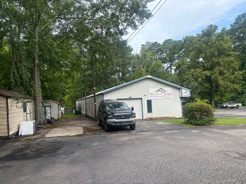 More Photos Of 120 Kaminer Way Pky, Columbia Light Distribution For Sale