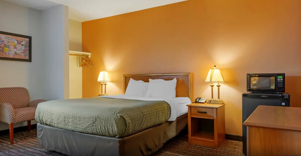 More Photos Of 2050 S US 41, Marquette Hotel For Sale