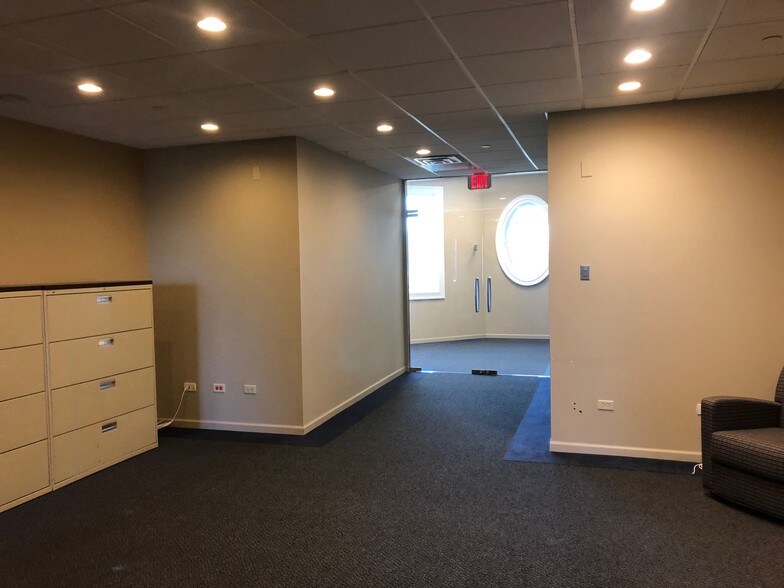More Photos Of 480 Center St, Grayslake Bank For Lease