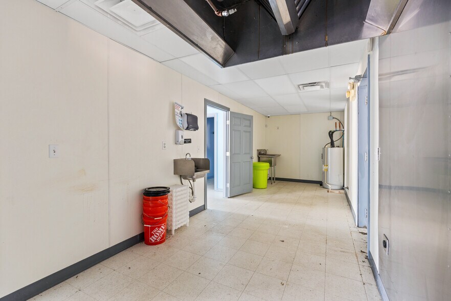 More Photos Of 347 N Ash St, Nowata Auto Dealership For Sale