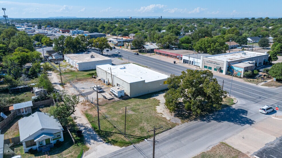 More Photos Of 817 Butternut St, Abilene Flex For Sale