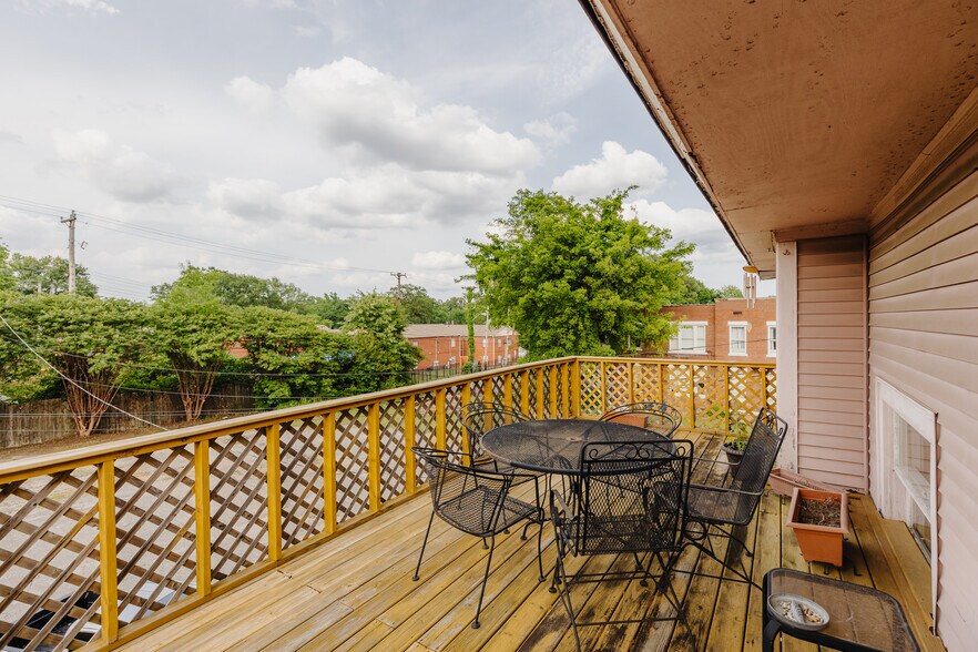 More Photos Of 1448 Madison Ave, Memphis Office For Sale