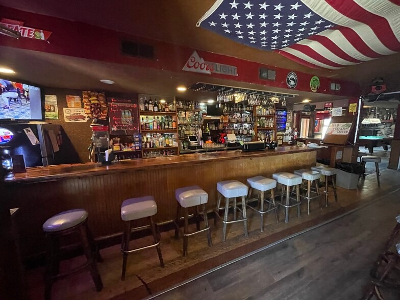 More Photos Of 612 B St, Marysville Bar For Sale