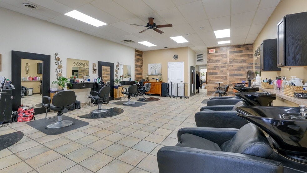 More Photos Of 42 S York Rd, Hatboro Storefront For Sale