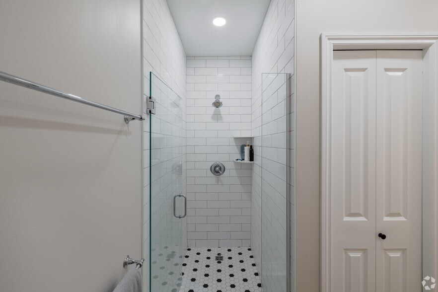 More Photos Of 6 N Washington St, Oxford Multifamily For Sale