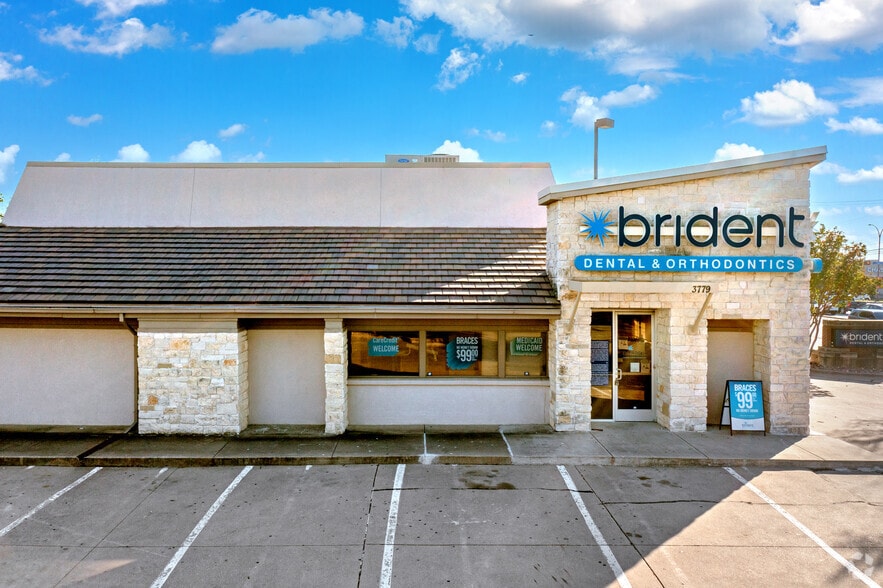 More Photos Of 3701-3775 S Cooper St, Arlington Unknown For Lease