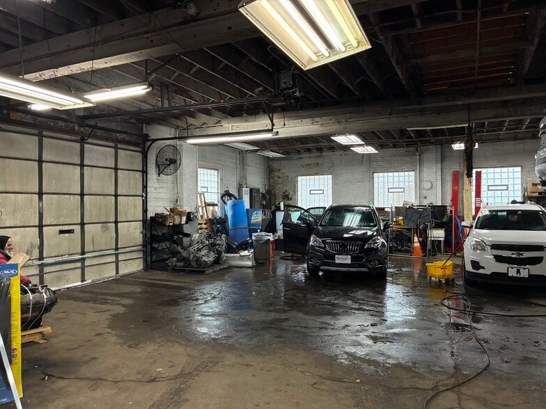 More Photos Of 12118 Lorain Ave, Cleveland Auto Repair For Lease