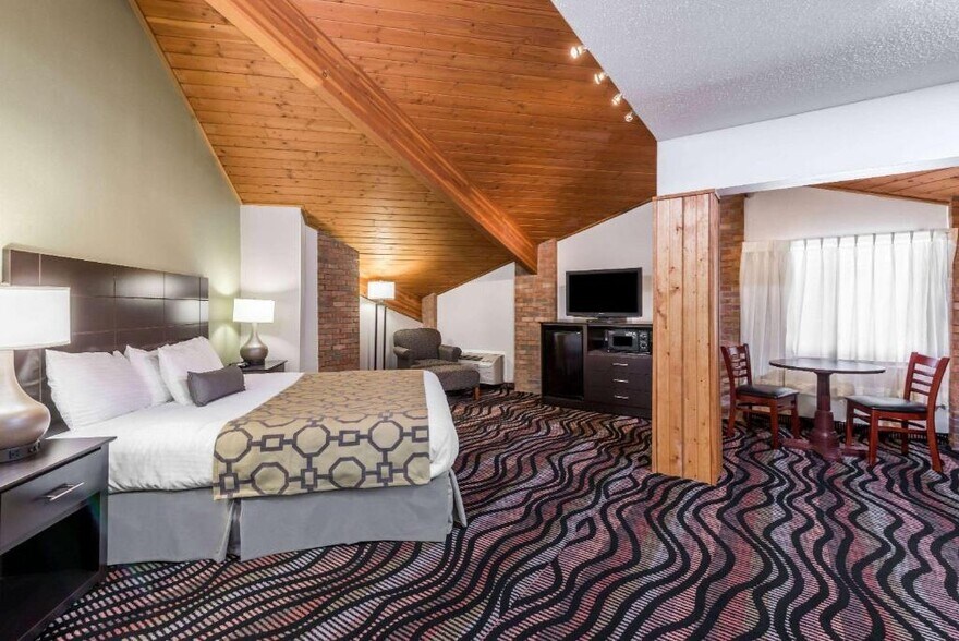 More Photos Of 61595 Southgate Pky, Cambridge Hotel For Sale