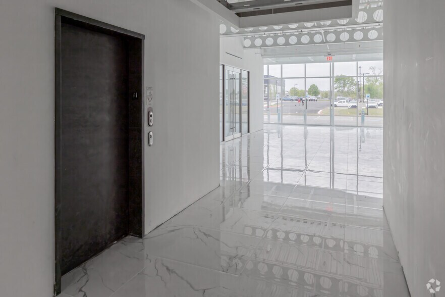 More Photos Of 2700 SE S St, Bentonville Office For Lease