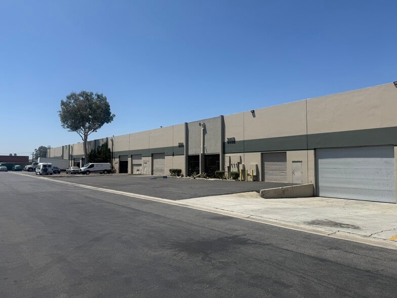 Primary Photo Of 3110-3122 E Via Mondo Rd, Compton Warehouse For Lease