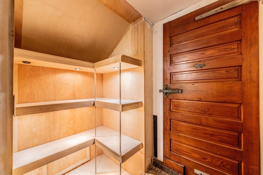 More Photos Of 250 W Olmos Dr, San Antonio Storefront Retail Office For Lease