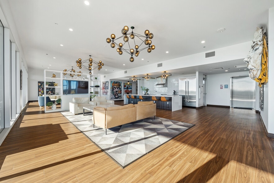 More Photos Of 4229 N FM 620 Hwy, Austin Showroom For Sale