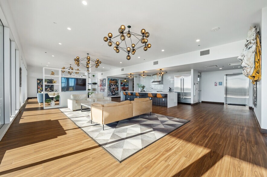 More Photos Of 4229 N FM 620 Hwy, Austin Showroom For Sale