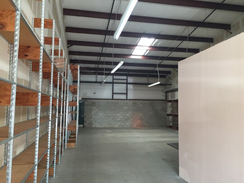More Photos Of 8725 Youngerman Ct, Jacksonville Warehouse For Sale