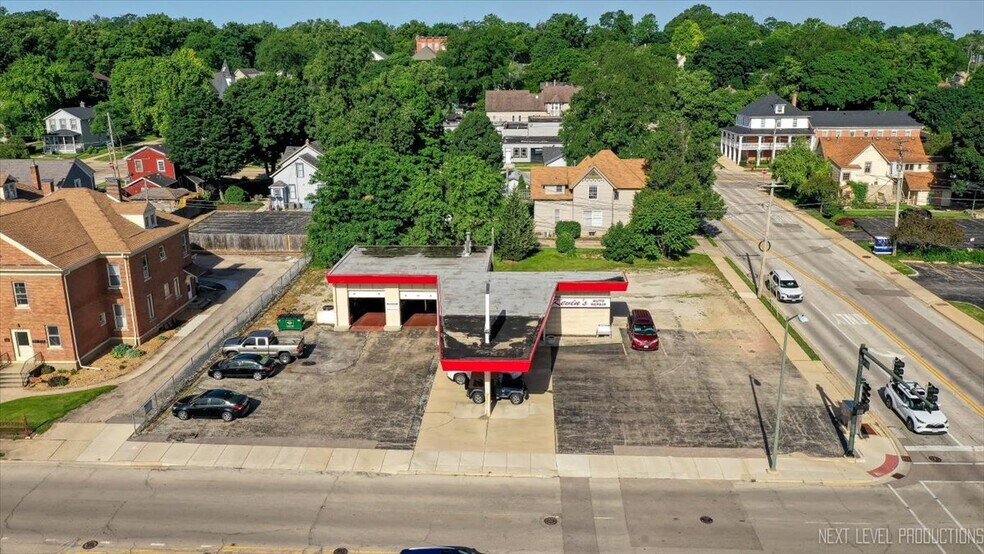 More Photos Of 201 S 2nd St, St Charles Specialty For Sale