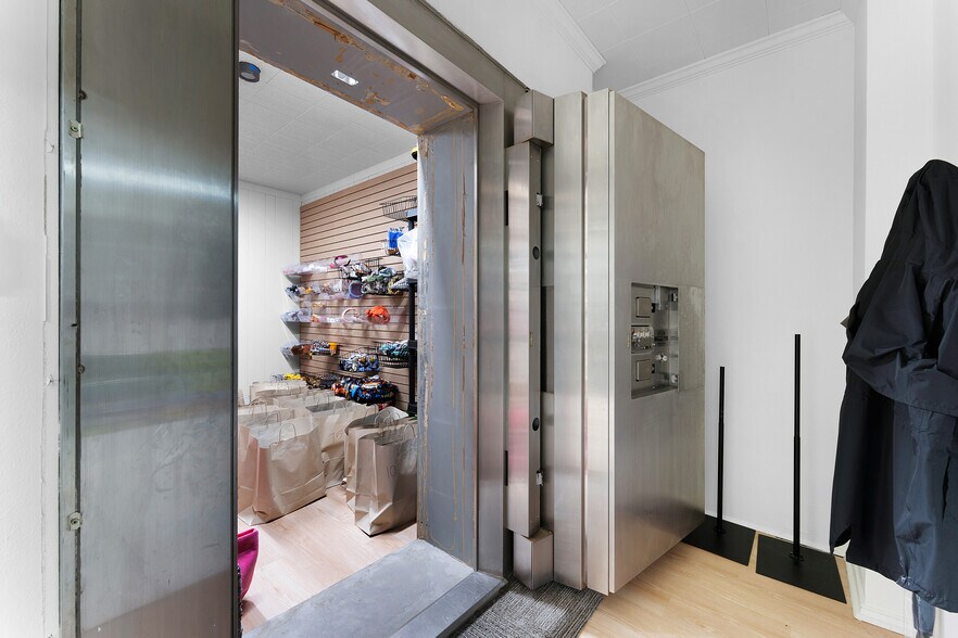 More Photos Of 110-112 S Bois D'arc St, Forney Storefront Retail Office For Sale