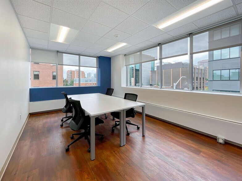 More Photos Of 396 Cooper St, Ottawa Office For Lease