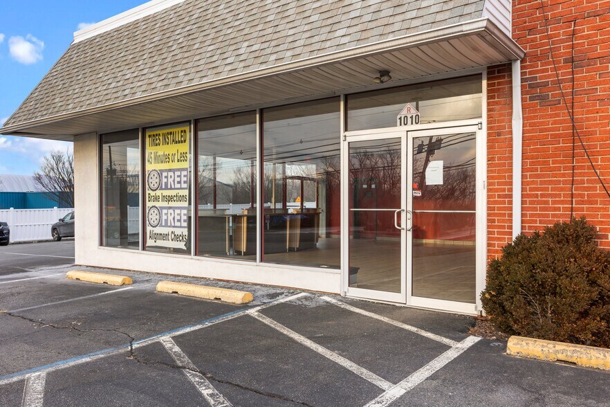 More Photos Of 1010 Spruce St, Lawrenceville Warehouse For Sale