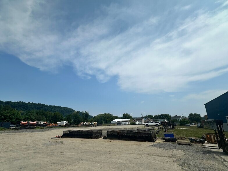 More Photos Of 200 8th St, Chester Warehouse For Lease