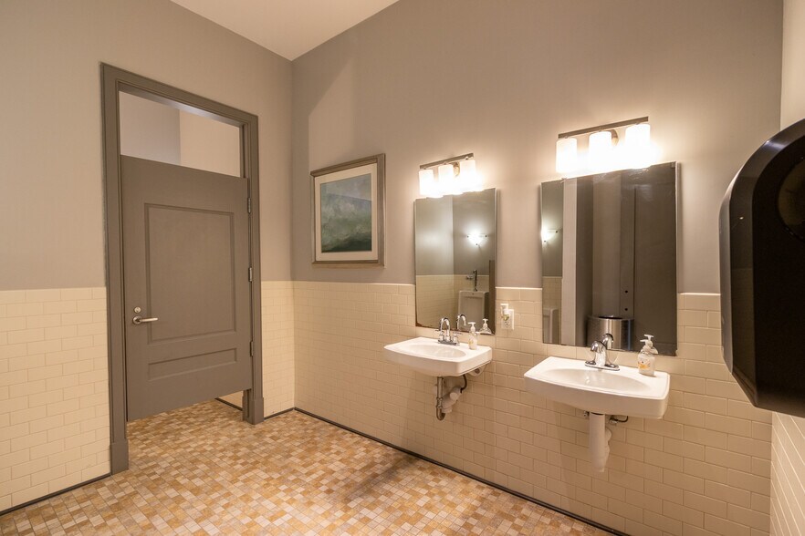 More Photos Of 3920 Gulf Fwy, Dickinson Lodge Meeting Hall For Sale