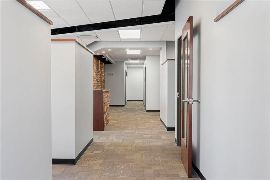 More Photos Of 728 College St, Bowling Green Office For Sale