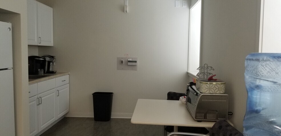 More Photos Of 551 Passaic Ave, West Caldwell Freestanding For Lease