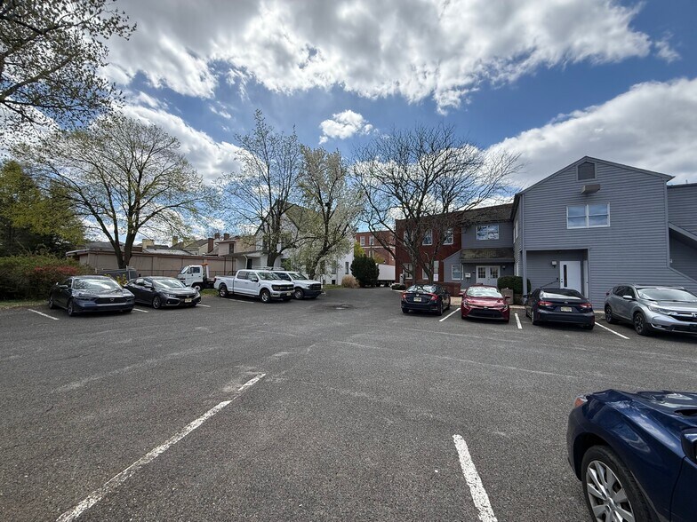 More Photos Of 437 High St, Burlington Office For Sale