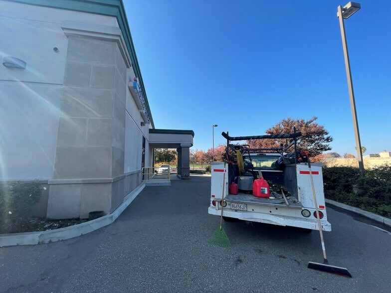 More Photos Of 1725 Mitchell Rd, Ceres Bank For Sale