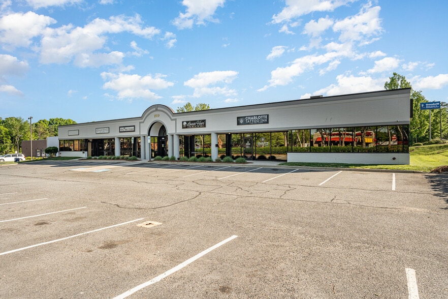 More Photos Of 1805 Sardis Rd N, Charlotte Unknown For Lease