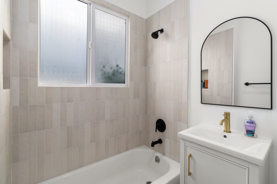 More Photos Of 1827 E 4th St, Long Beach Apartments For Sale