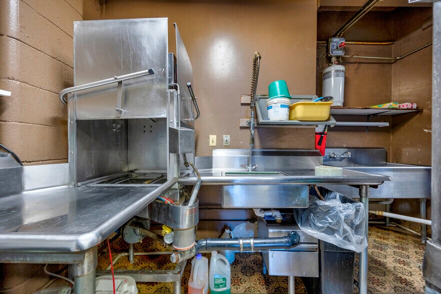 More Photos Of 627 S Columbia Ave, Connell General Retail For Sale