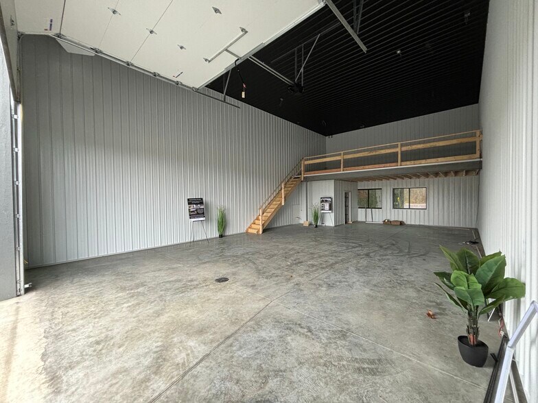 More Photos Of 5698 Hudson Dr, Hudson Flex For Sale