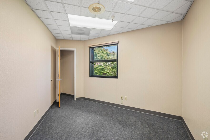 More Photos Of 3111 Professional Dr, Auburn Medical For Sale
