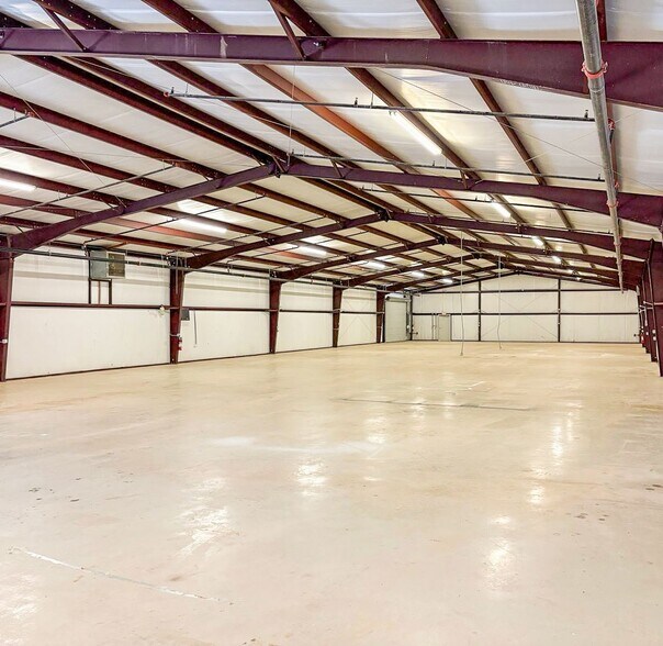 More Photos Of 10930 Gabriels Pl, San Antonio Showroom For Sale
