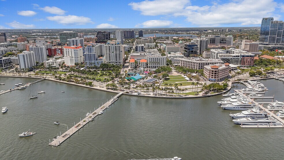 More Photos Of 114 South Narcissus Ave, West Palm Beach Bar For Sale