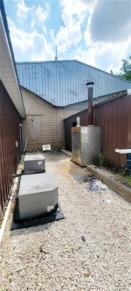 More Photos Of 86 3rd St, Moran Convenience Store For Sale