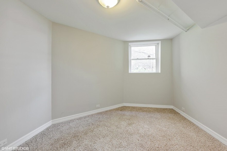 More Photos Of 1228 W Glenlake Ave, Chicago Apartments For Sale