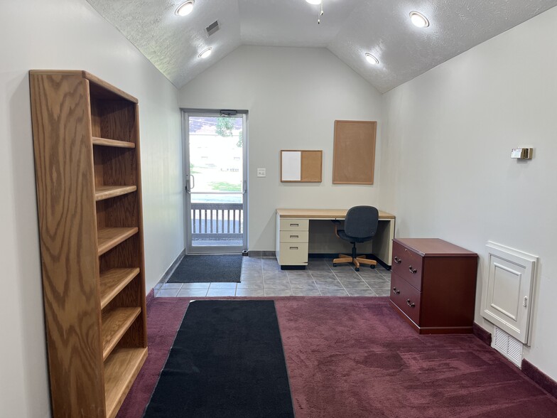 More Photos Of 604 Wallace Run Rd, Beaver Falls Convenience Store For Sale