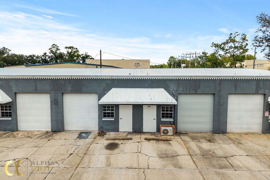 More Photos Of 5497 Benchmark Ln, Sanford Warehouse For Lease