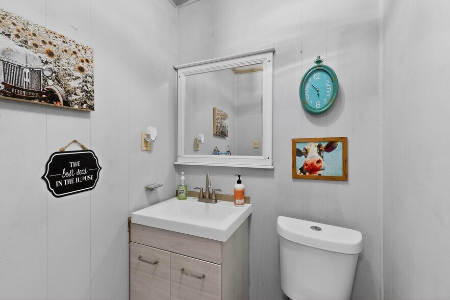 More Photos Of 700 E Main St, Richland Warehouse For Sale